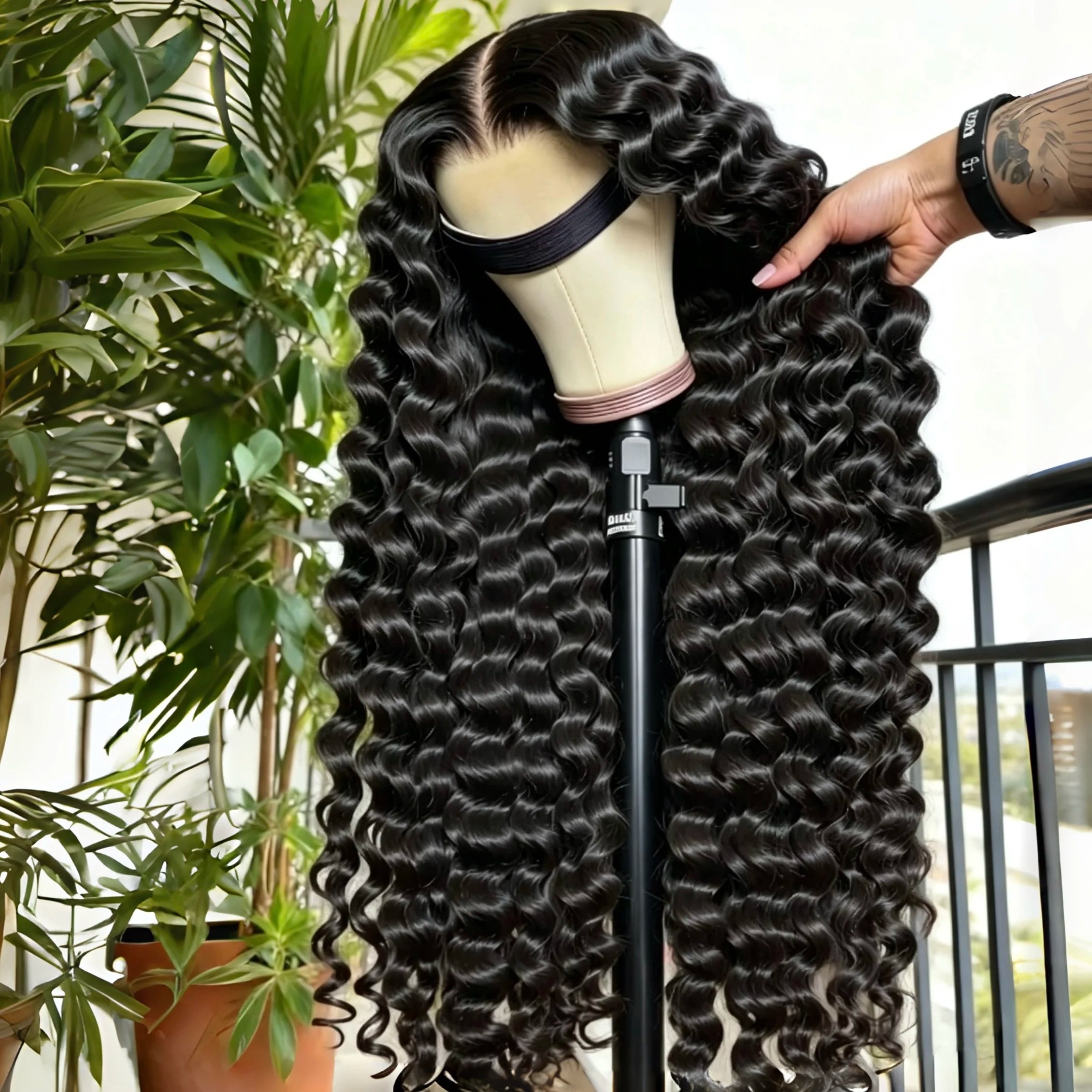 Factory Wholesale Pre-Plucked Loose Deep Wave HD Transparent Lace Front Wigs Wear and Go Glueless Human Hair Wigs With Baby Hair